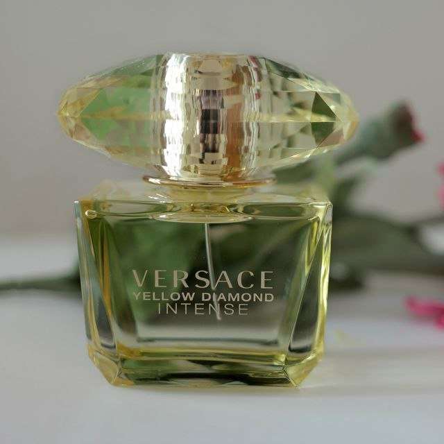 Женские духи Yellow Diamond Intense Versace