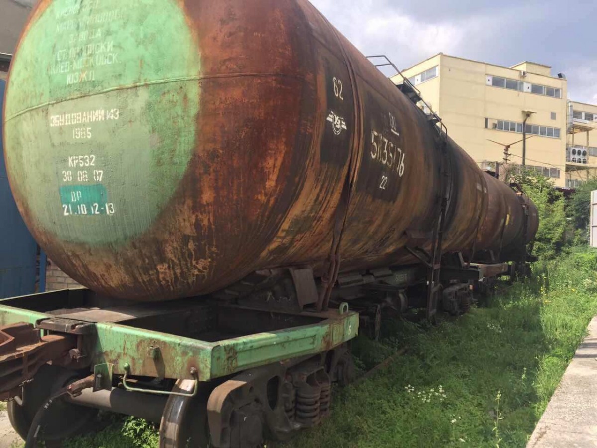 Цистерны из под светлых нефтепродуктов объем 73 куб м., в хорошем сост