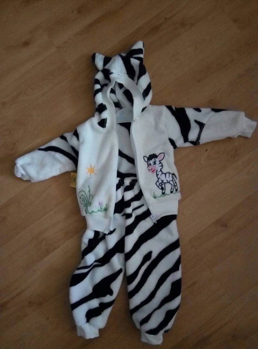 Продам новый детский костюм Коровка