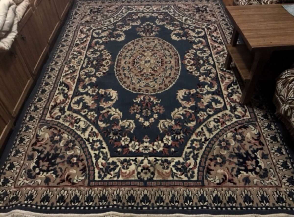 Продам шикарный ковёр 2х3. Идеальное состояние.