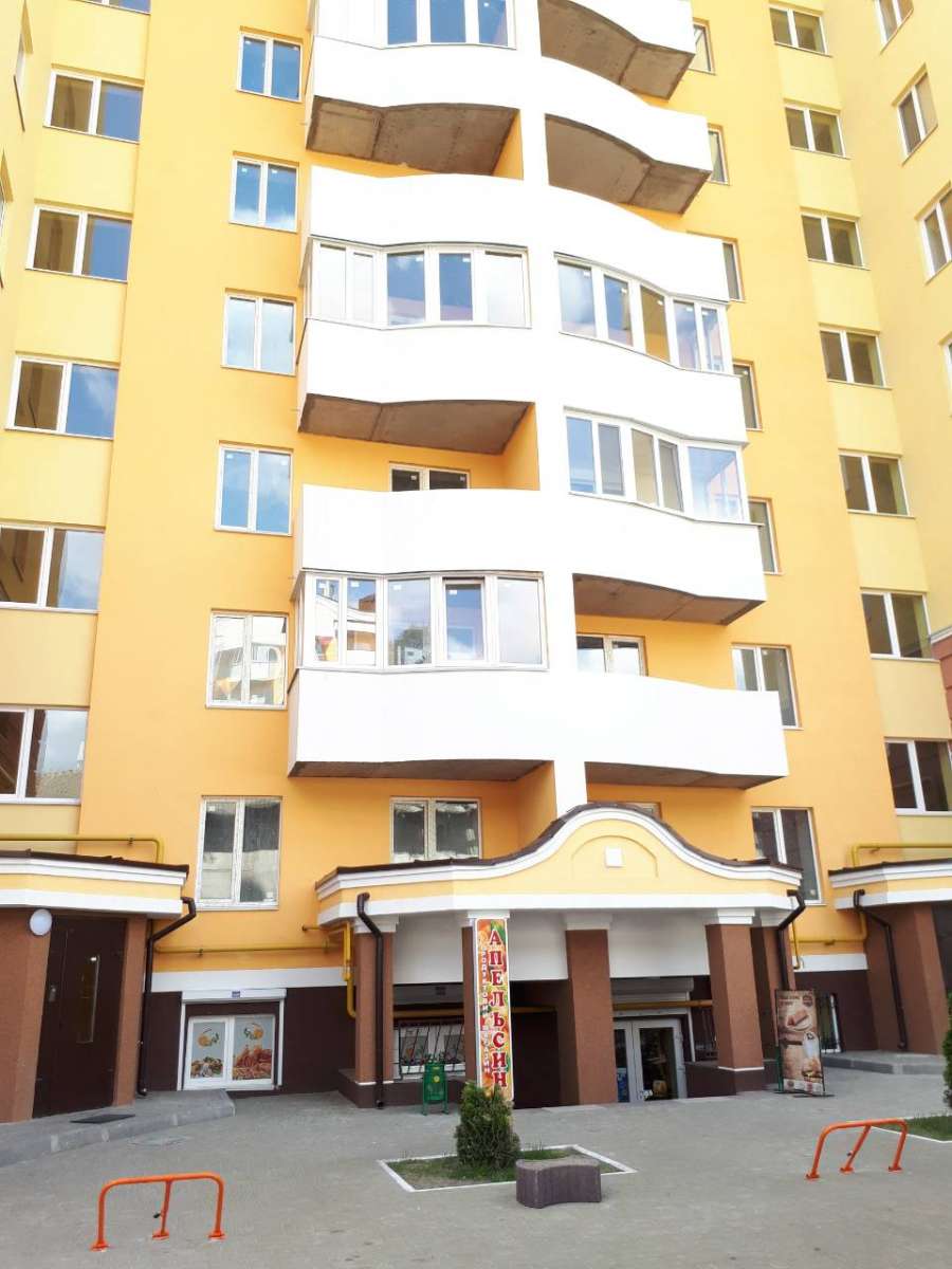 Простора двокімнатна квартира в центрі Бучі