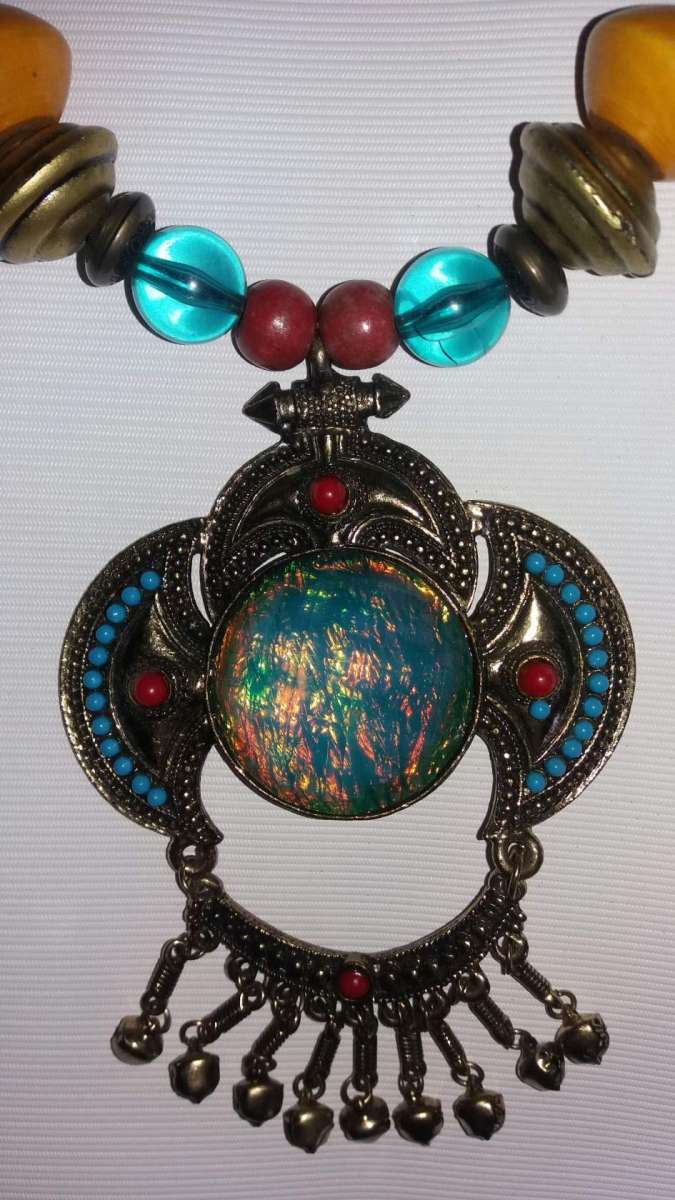 Крупное колье в стиле Hand Made.