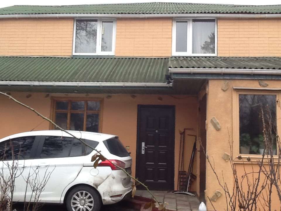 Продаю 2 дома на одном участке Кагарлык центр2 дома старый и новый