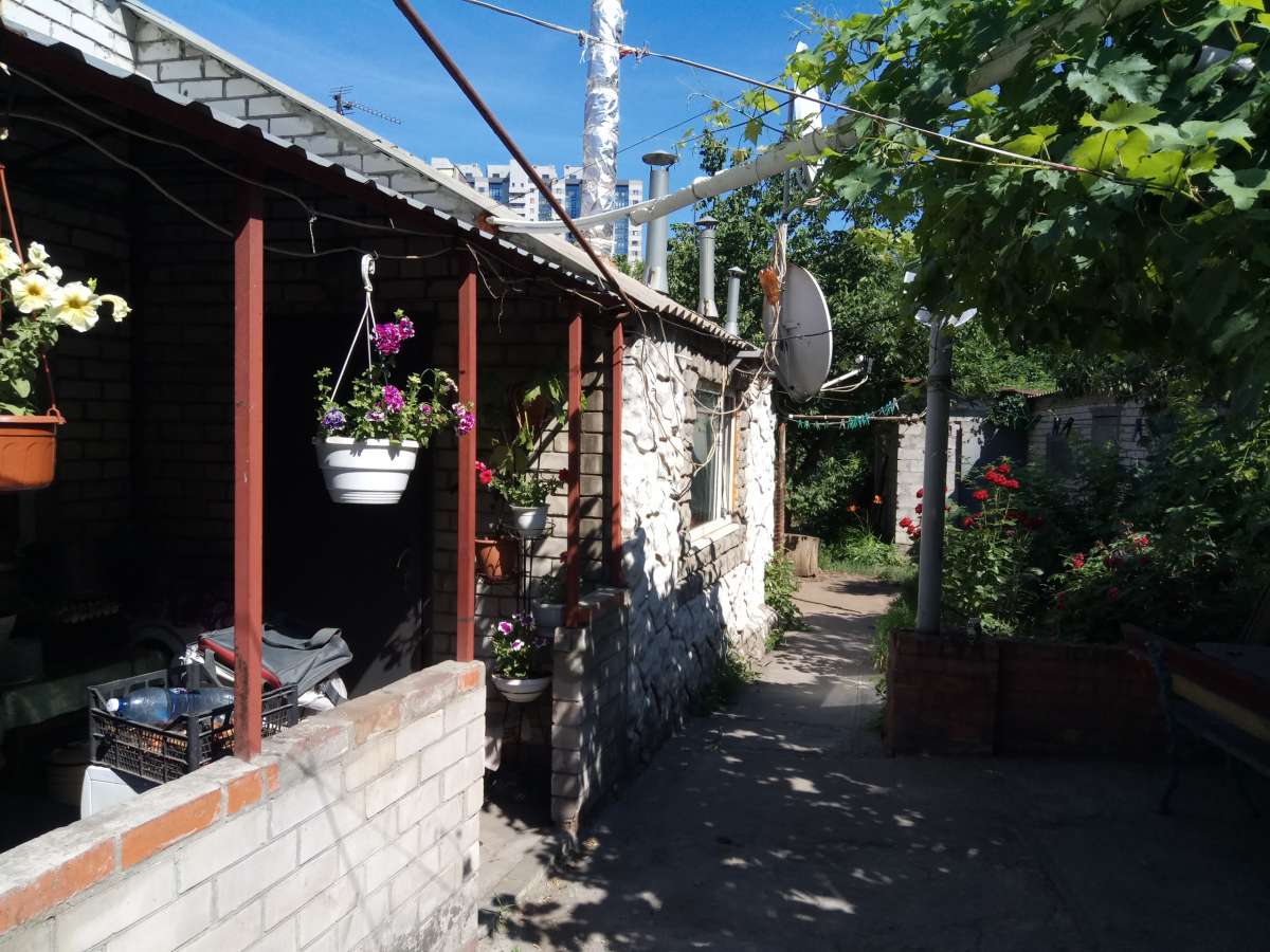 Продам 2 жилых дома с участком в низу Кирова