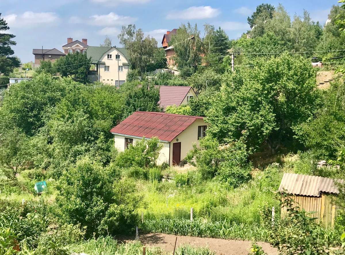 Продам приватизированый дачный участок с домом в 25 км. от Киева