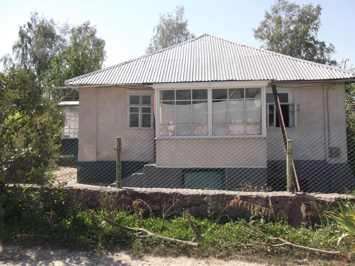 Будинок з ділянкою смт. Сатанів