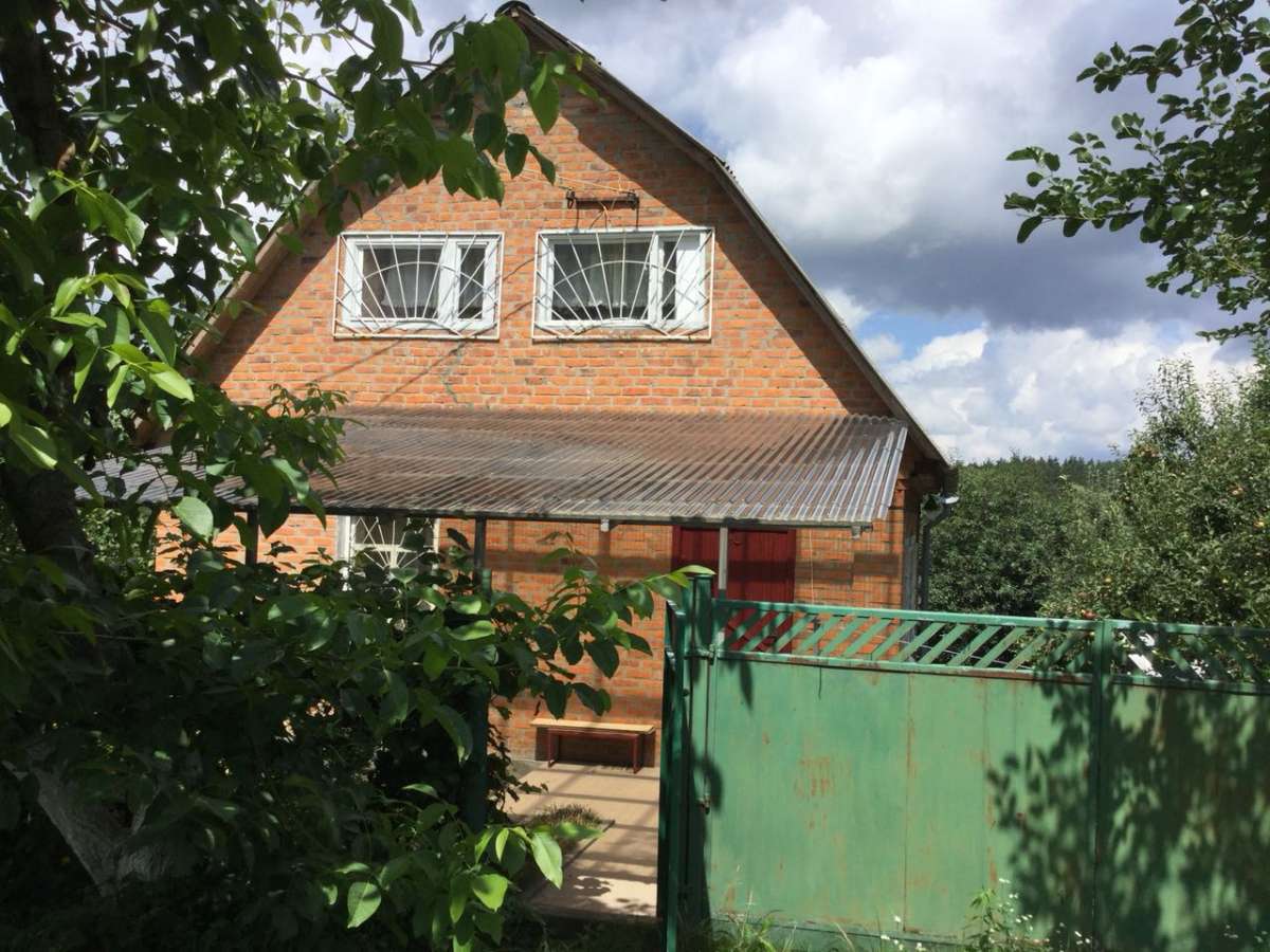 Кожуховка.Продаю кирпичную уютную дачу в живописном месте.