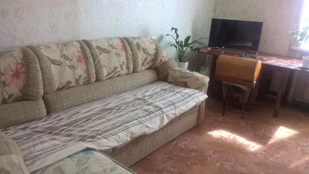 Сдам комнату для девушки 12 квартал