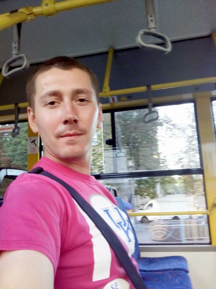 Массажист выполнит массаж спины ног девушкам