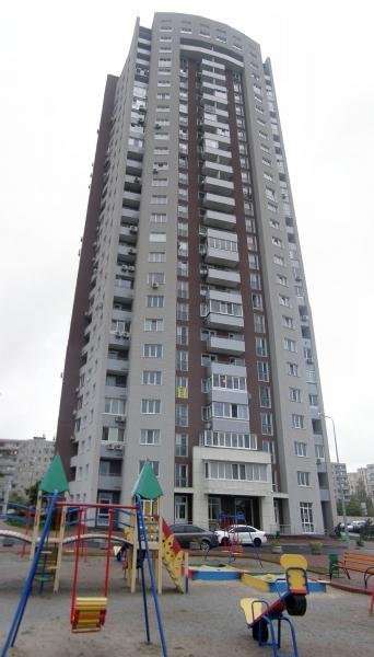 Продам двухкомнатную с дизайнерским ремонтом в новом доме возле метро