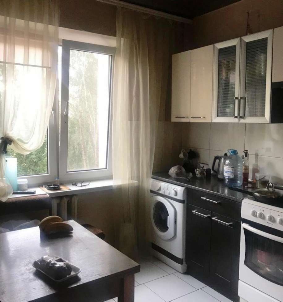 Продам 3-х комнатную квартиру с ремонтом на Днепропетровской дороге.