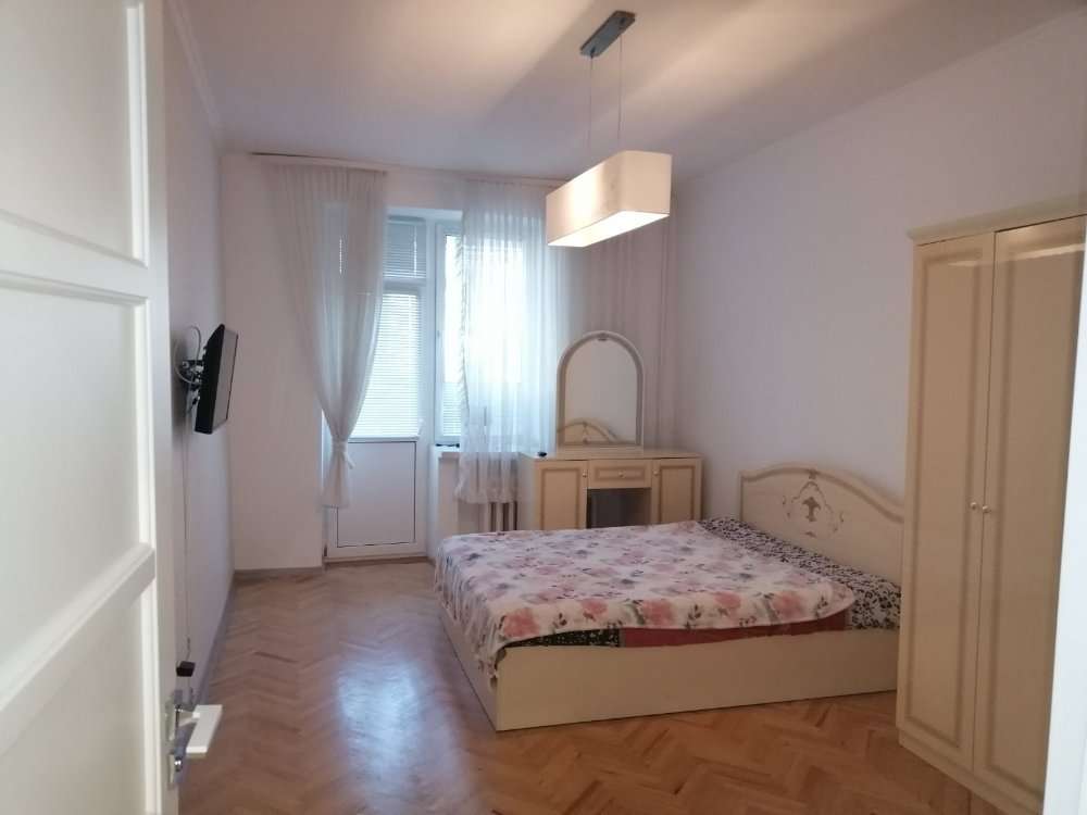 Продаж 2кім.квартири на вул. Пасічна (початок). 58кв.м.
