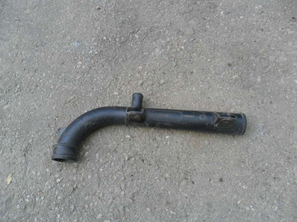 Шланг системы охлаждения опель корса 1,4. Патрубок охлаждения опель инсигния 1. Патрубок охлаждения опель. Патрубок охлаждения опель. Патрубок охлаждения opel astra f 1993.