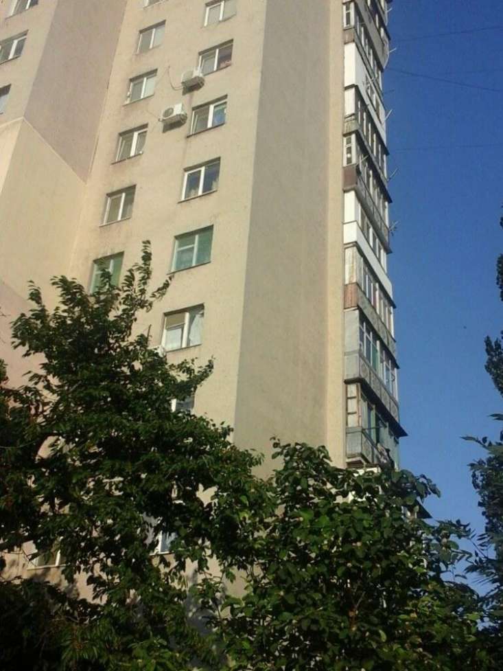 3 комн. квартира в кирпичном доме на Добровольского.